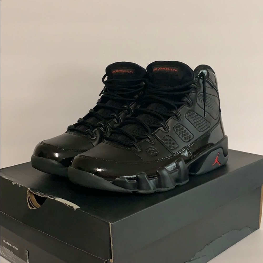 Air Jordan 9 retro black size 8 red